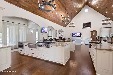 Kitchen - 235 N Fieldspan Rd, Scott, LA 70583 photo 4 of 6