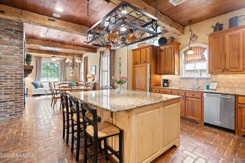 Kitchen - 103 Masterspoint Dr, Broussard, LA 70518 photo 1 of 3