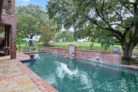 Exterior - 103 Masterspoint Dr, Broussard, LA 70518 photo 10 of 14