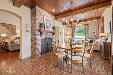 Dining - 103 Masterspoint Dr, Broussard, LA 70518 photo 3 of 3