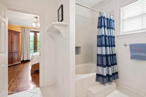 Bath - 103 Masterspoint Dr, Broussard, LA 70518 photo 4 of 6