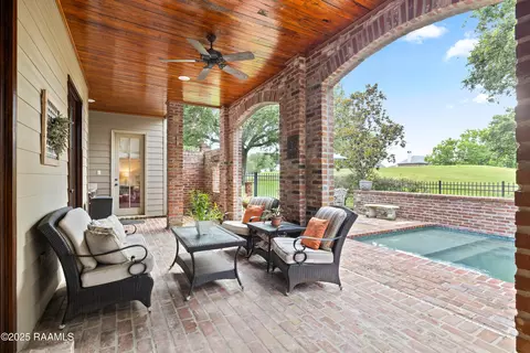 Exterior - 103 Masterspoint Dr, Broussard, LA 70518 photo 6 of 14