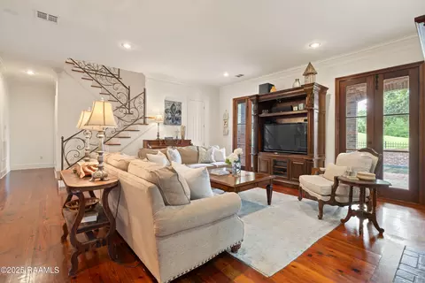 Living - 103 Masterspoint Dr, Broussard, LA 70518 photo 2 of 6