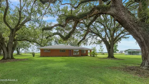 17639 Pelican Rd, Erath, LA 70533