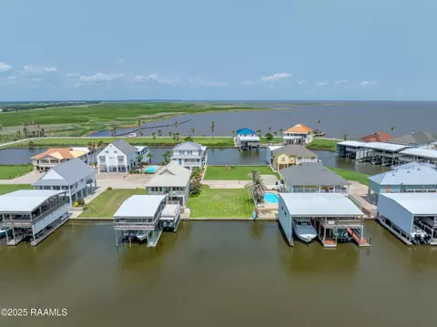 138 Peninsula Dr, Cypremort Point, LA 70538