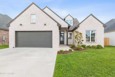 102 Queen Palm Cir, Youngsville, LA 70592