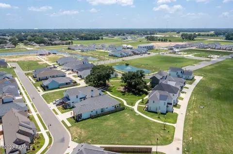 112 Oak Village Dr, Scott, LA 70583