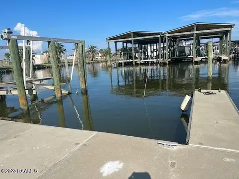411 Admiral Craik Dr #17, Grand Isle, LA 70358