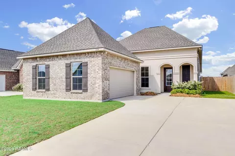 104 Elmwood Meadows Dr, Lafayette, LA 70506