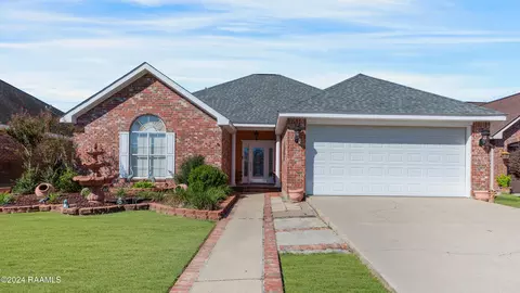 408 Lauren Dr, Scott, LA 70583 photo 1