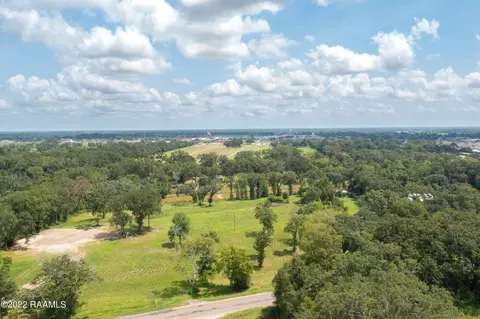 32 Main Hwy, Breaux Bridge, LA 70517