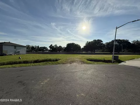 200 Vieux Orleans Cir, Lafayette, LA 70508