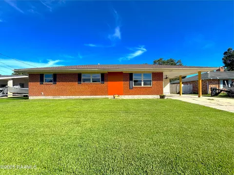705 Roder St, Berwick, LA 70342 photo 1