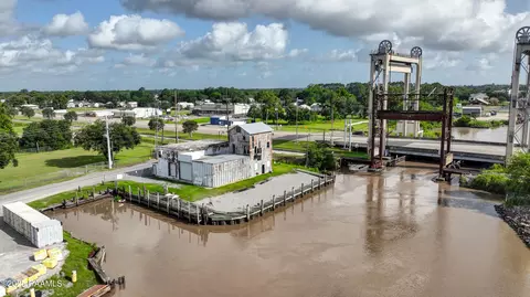 218 N Richard St, Delcambre, LA 70528