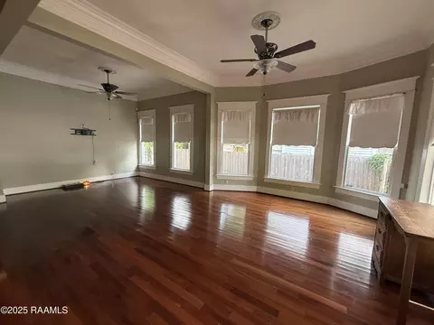 Living - 121 N 9th St, Eunice, LA 70535 photo 3 of 4