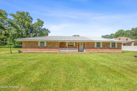 1212 S Main St, Breaux Bridge, LA 70517