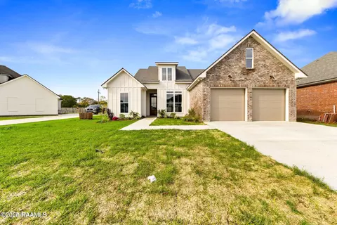 306 Sunshine Rise Dr, Broussard, LA 70518