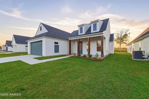110 Fountain Meadow Dr, Broussard, LA 70518