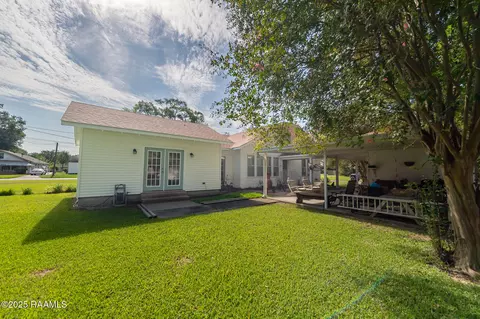 Exterior - 301 N 5th St, Eunice, LA 70535 photo 1 of 8