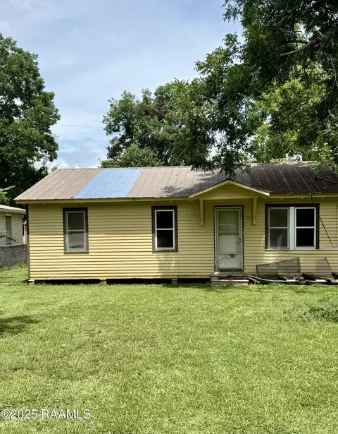 810 Ballard St, Opelousas, LA 70570
