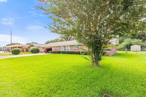 105 Leisure Ln, Lafayette, LA 70506