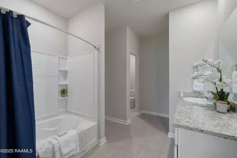 Entry Way - 242 Cane Run Ct, Duson, LA 70529 photo 4 of 5