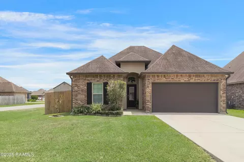 306 Flanders Ridge Dr, Youngsville, LA 70592