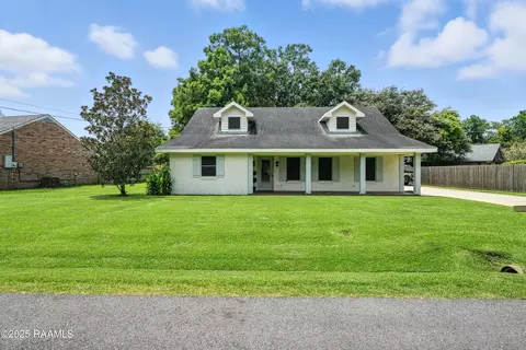 512 E Demanade Dr, Lafayette, LA 70503