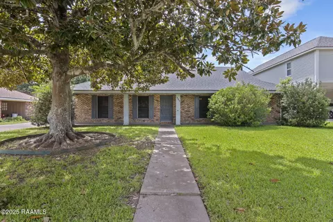 216 Highland Dr, Lafayette, LA 70506