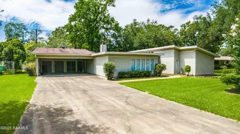 828 Tensas Dr, Opelousas, LA 70570
