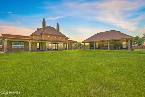 1042 Fontelieu Rd, Saint Martinville, LA 70582