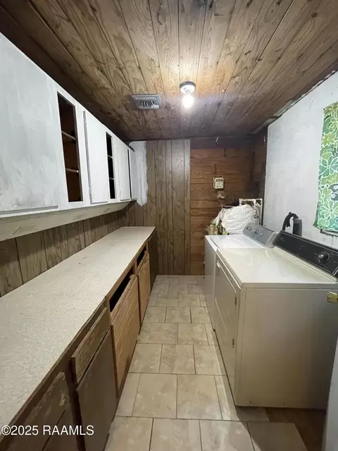 Other - 1109 N Guidry Ave, Kaplan, LA 70548 photo 1 of 5