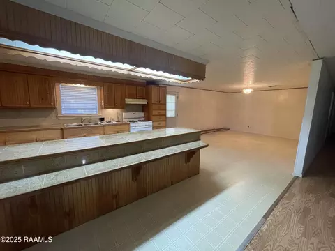 Kitchen - 1109 N Guidry Ave, Kaplan, LA 70548 photo 2 of 2