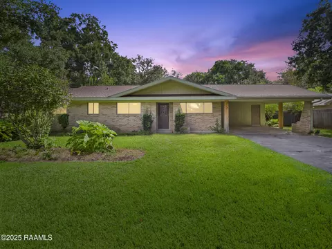 111 Kim Dr, Lafayette, LA 70503