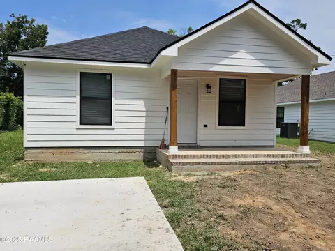 1422 Pujo Ave, Opelousas, LA 70570
