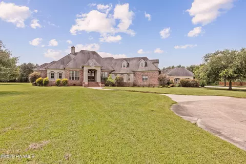 301 Rue Novembre, Scott, LA 70583