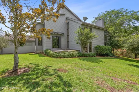 203 Stillwater Rd, Breaux Bridge, LA 70517