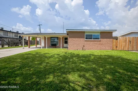11 Chennault St, Morgan City, LA 70380