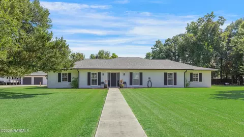 811 W Viator St, Delcambre, LA 70528