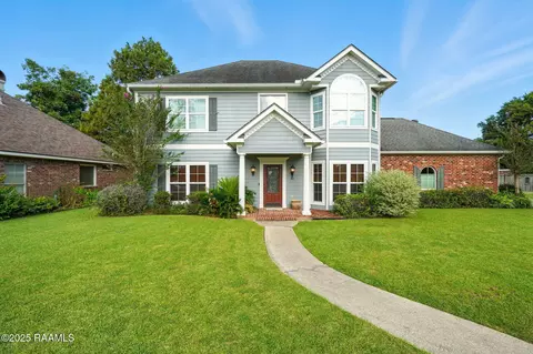 300 Oak Hollow Dr, Lafayette, LA 70508