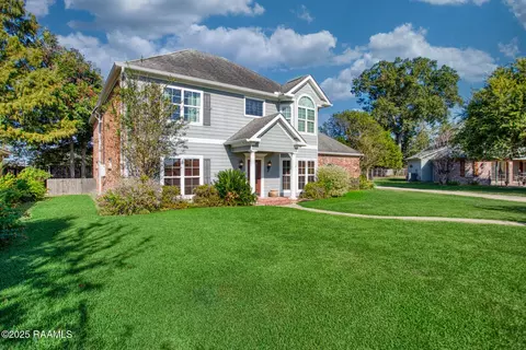 300 Oak Hollow Dr, Lafayette, LA 70508