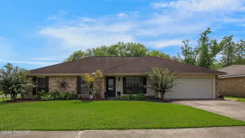 208 Pontalba Dr, Lafayette, LA 70503