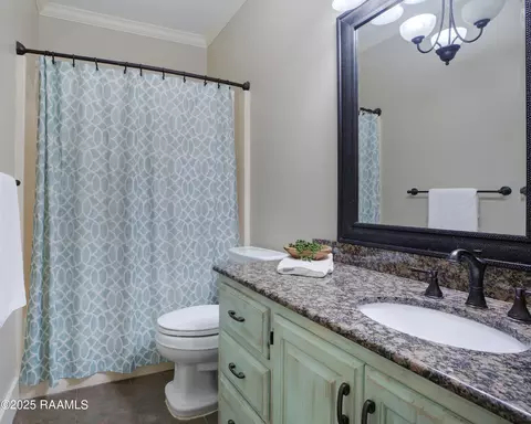 Bath - 122 Barbour Dr, Franklin, LA 70538 photo 1 of 3