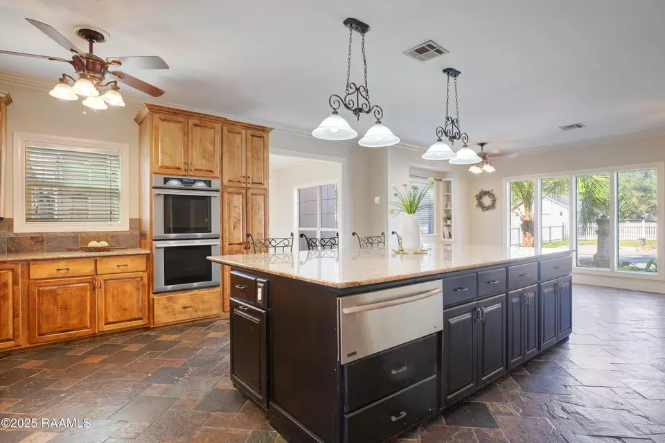 Kitchen - 122 Barbour Dr, Franklin, LA 70538 photo 2 of 3