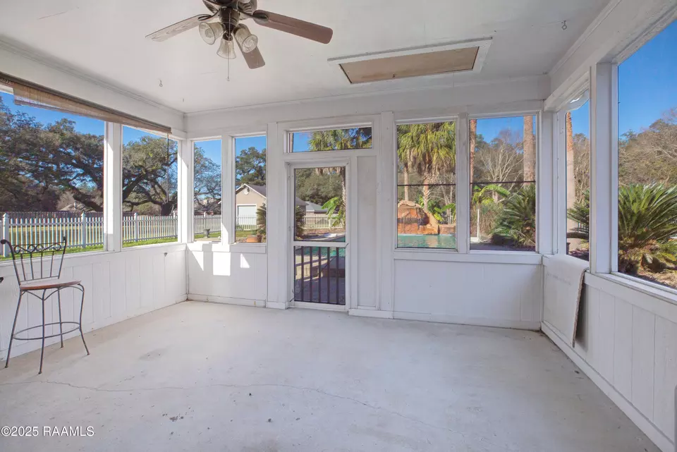 Exterior - 122 Barbour Dr, Franklin, LA 70538 photo 4 of 6