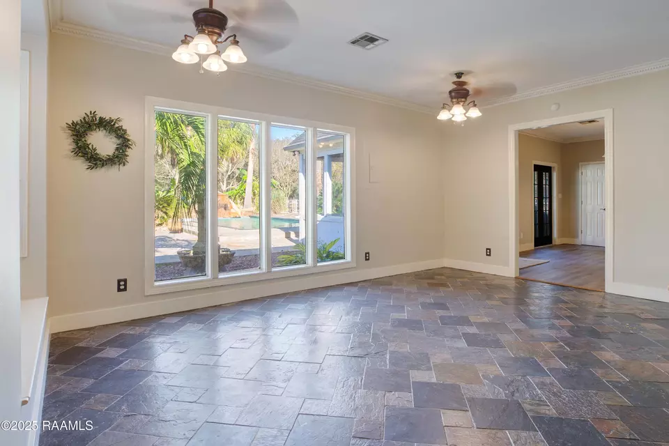 Living - 122 Barbour Dr, Franklin, LA 70538 photo 1 of 3