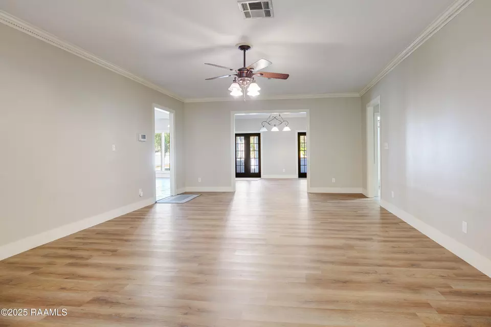 Living - 122 Barbour Dr, Franklin, LA 70538 photo 3 of 3