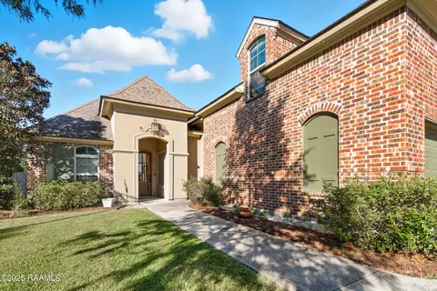101 Glenbrook Dr, Broussard, LA 70518