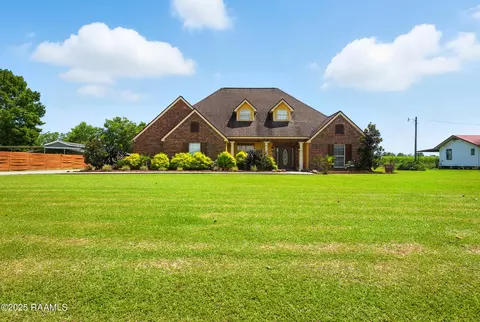 1141 Lake Martin Rd, Breaux Bridge, LA 70517