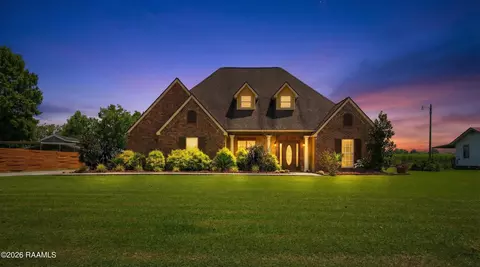 1141 Lake Martin Rd, Breaux Bridge, LA 70517